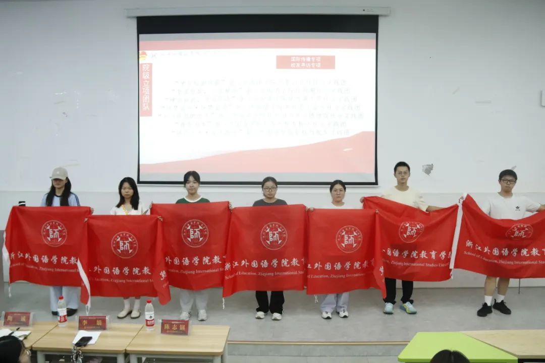 图片包含 男人, 桌子, 橙子, 大AI 生成的内容可能不正确。