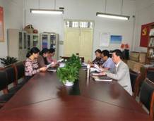 教育系老师认真学习“两说”知识