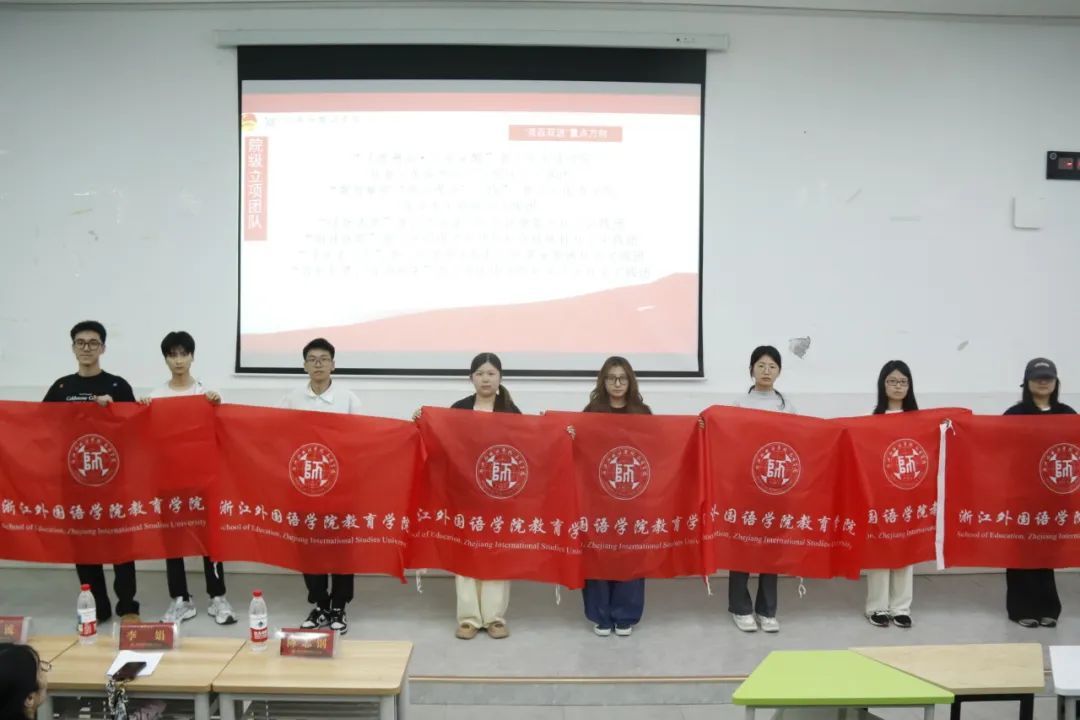 图片包含 桌子, 男人, 人们, 橙子AI 生成的内容可能不正确。