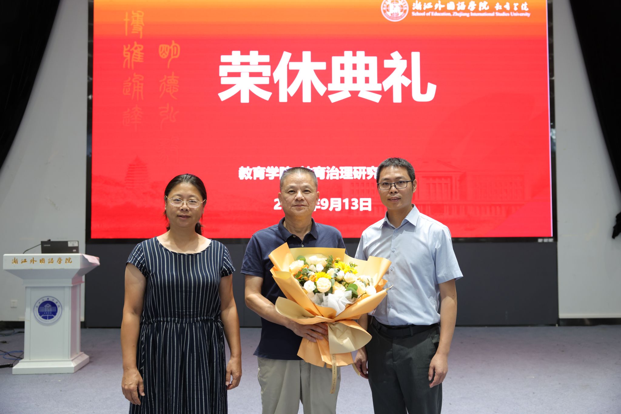 吃热狗的男人AI 生成的内容可能不正确。