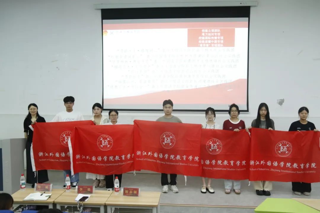 图片包含 桌子, 男人, 大, 橙子AI 生成的内容可能不正确。