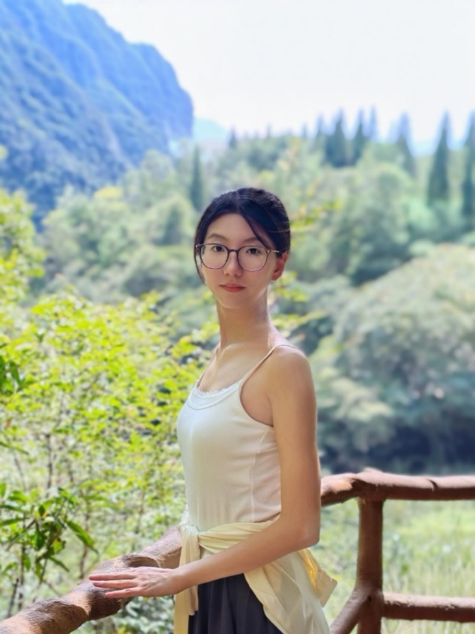 人站在山上AI 生成的内容可能不正确。