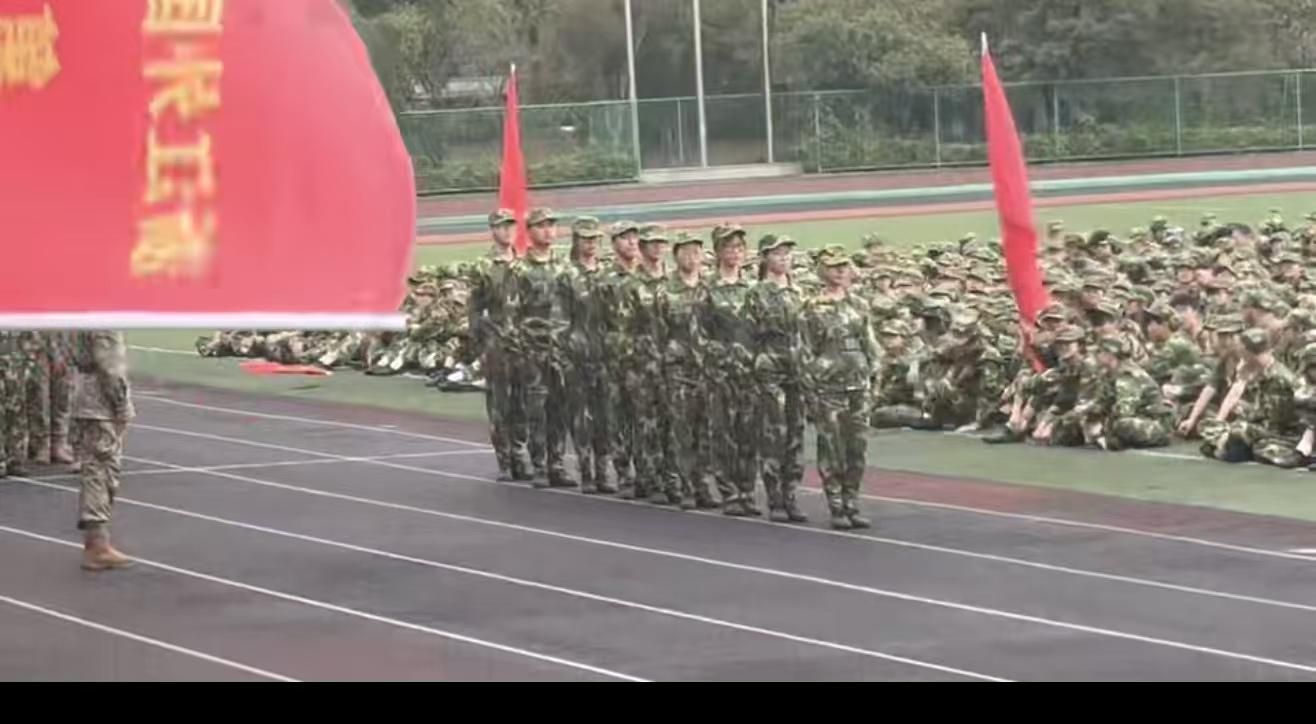 篮球运动员站在路中间AI 生成的内容可能不正确。