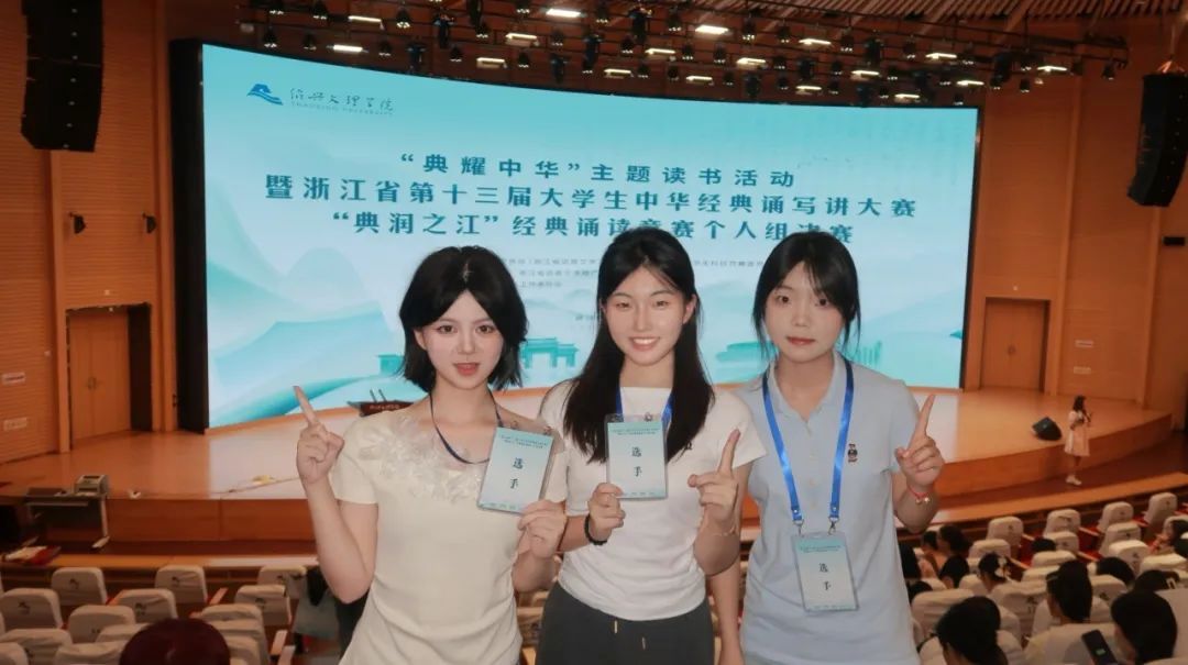 人们站在一起AI 生成的内容可能不正确。